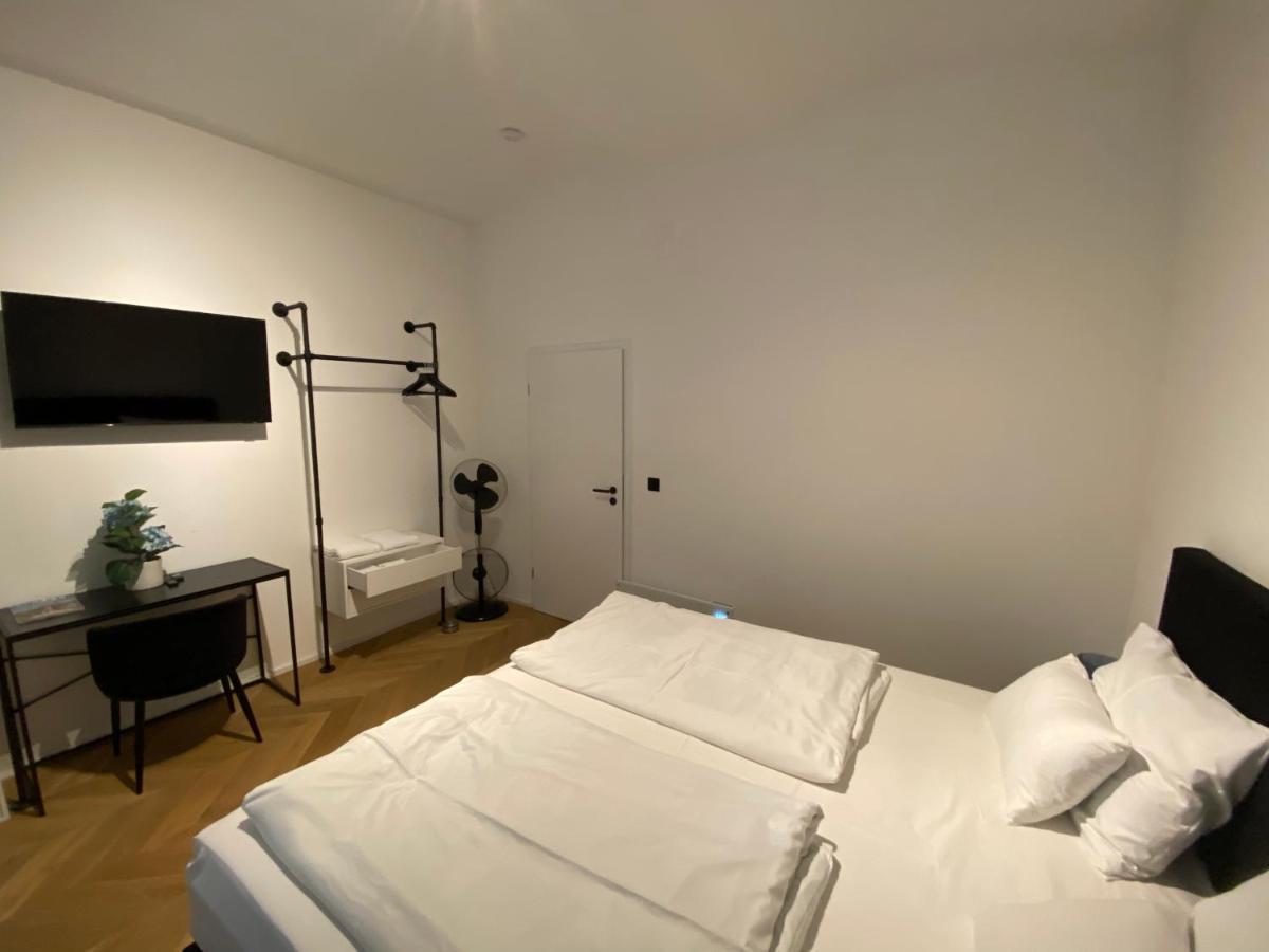 Design Apartment In The Centre Of Вена Экстерьер фото
