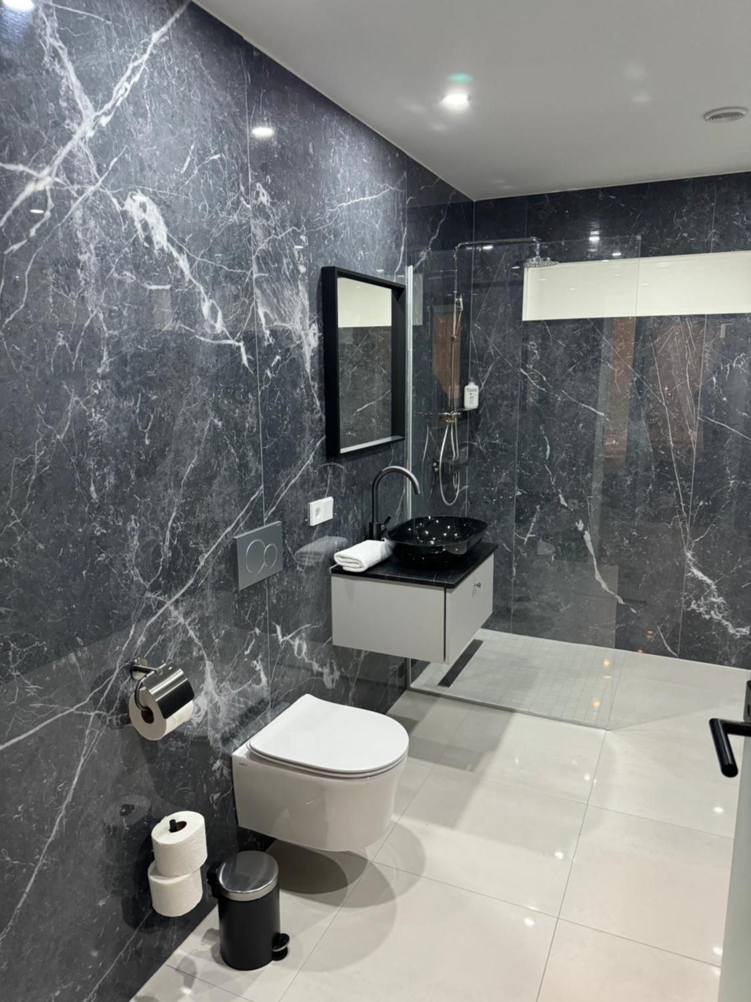 Design Apartment In The Centre Of Вена Экстерьер фото