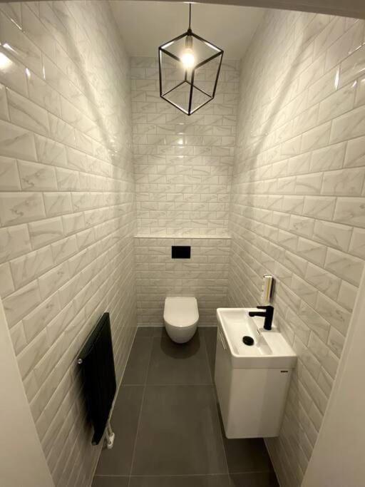 Design Apartment In The Centre Of Вена Экстерьер фото